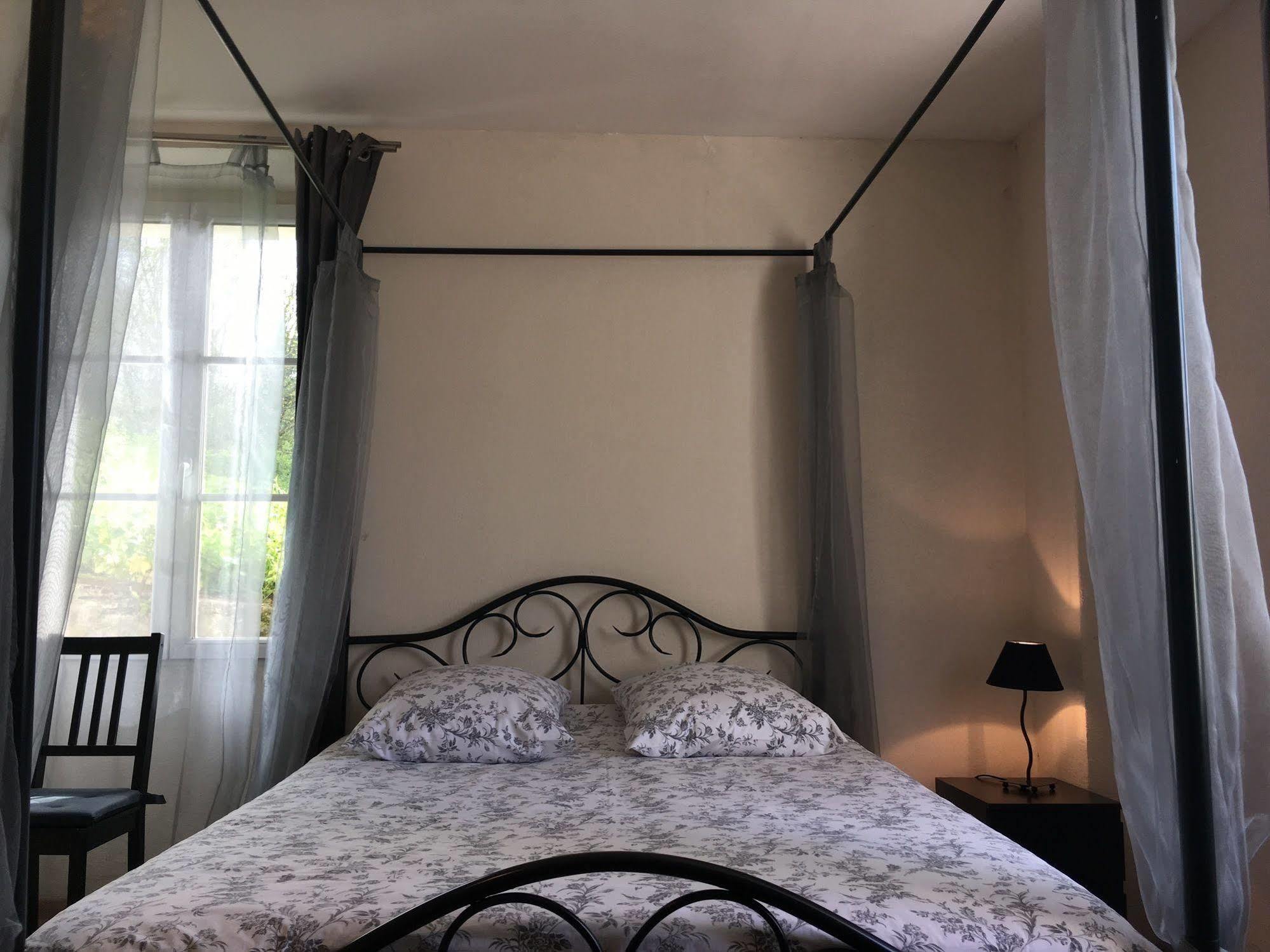 Domaine Du Moulin De Champie - Versailles - Gites & Suites Feucherolles Exterior photo
